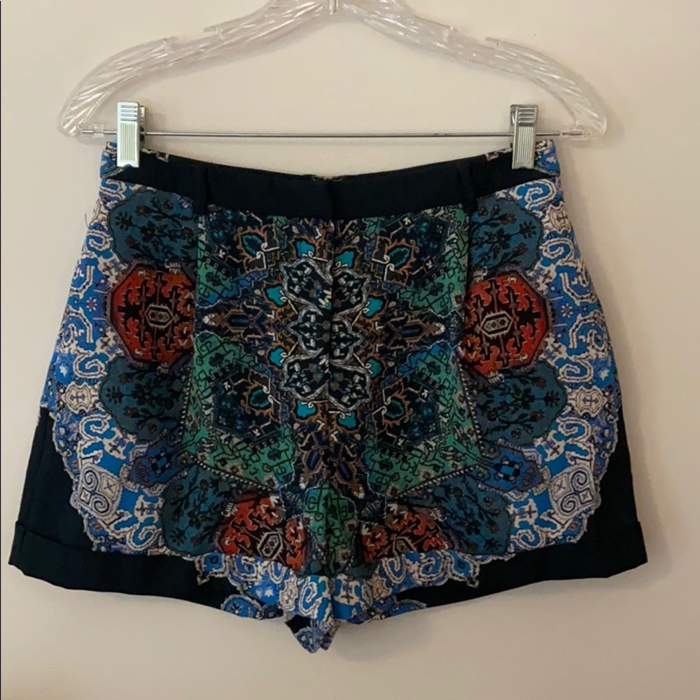 Top Shop Perfect Condition Fabric Pattern Shorts - image 1